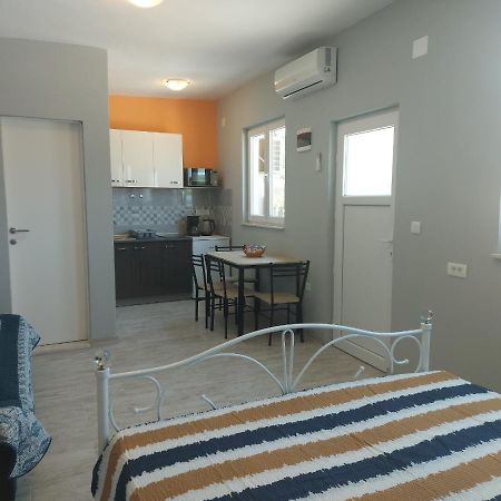 Studio apartman Palmira Liznjan Bagian luar foto