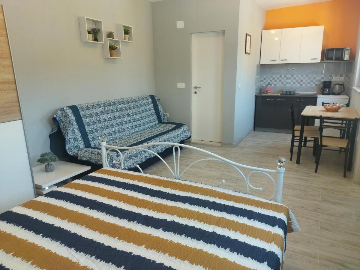 Studio apartman Palmira Liznjan Bagian luar foto