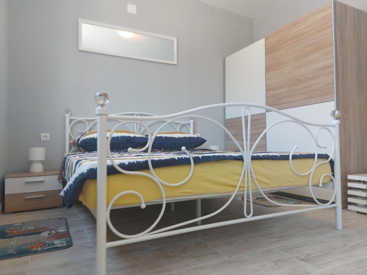 Studio apartman Palmira Liznjan Bagian luar foto